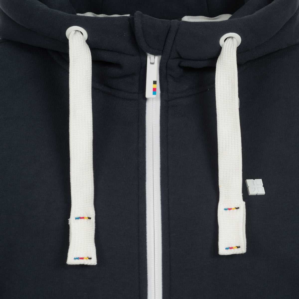 DEPROC FINJA II Sweatjacke in navy, Kapuzendetail