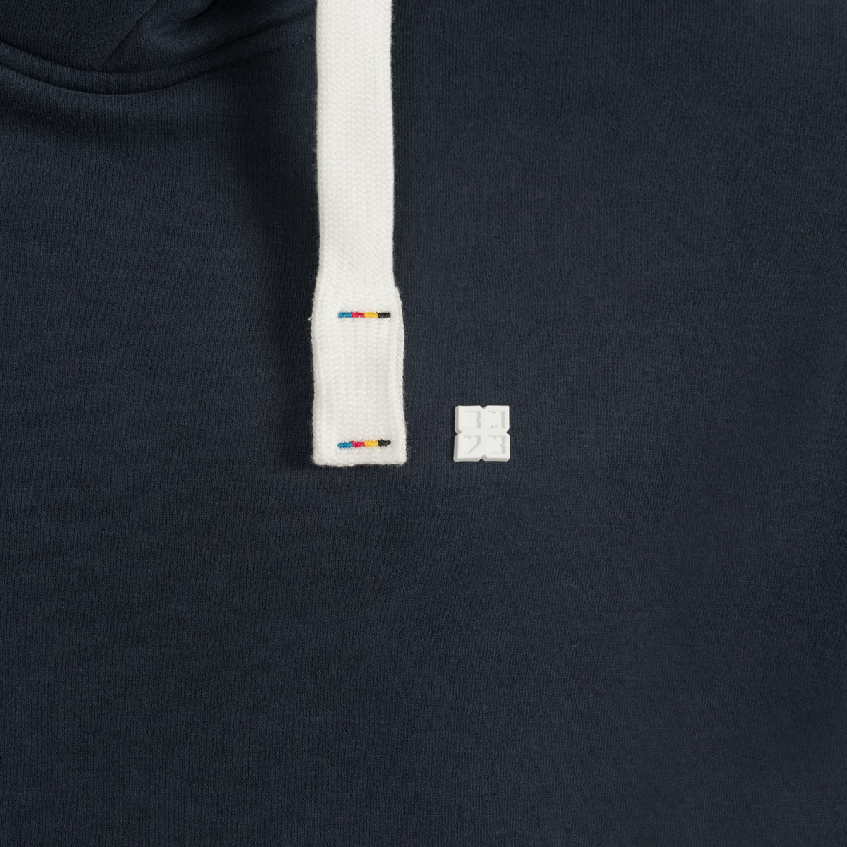 DEPROC LINUS II MEN Kapuzensweatshirt in navy, Labeldetail