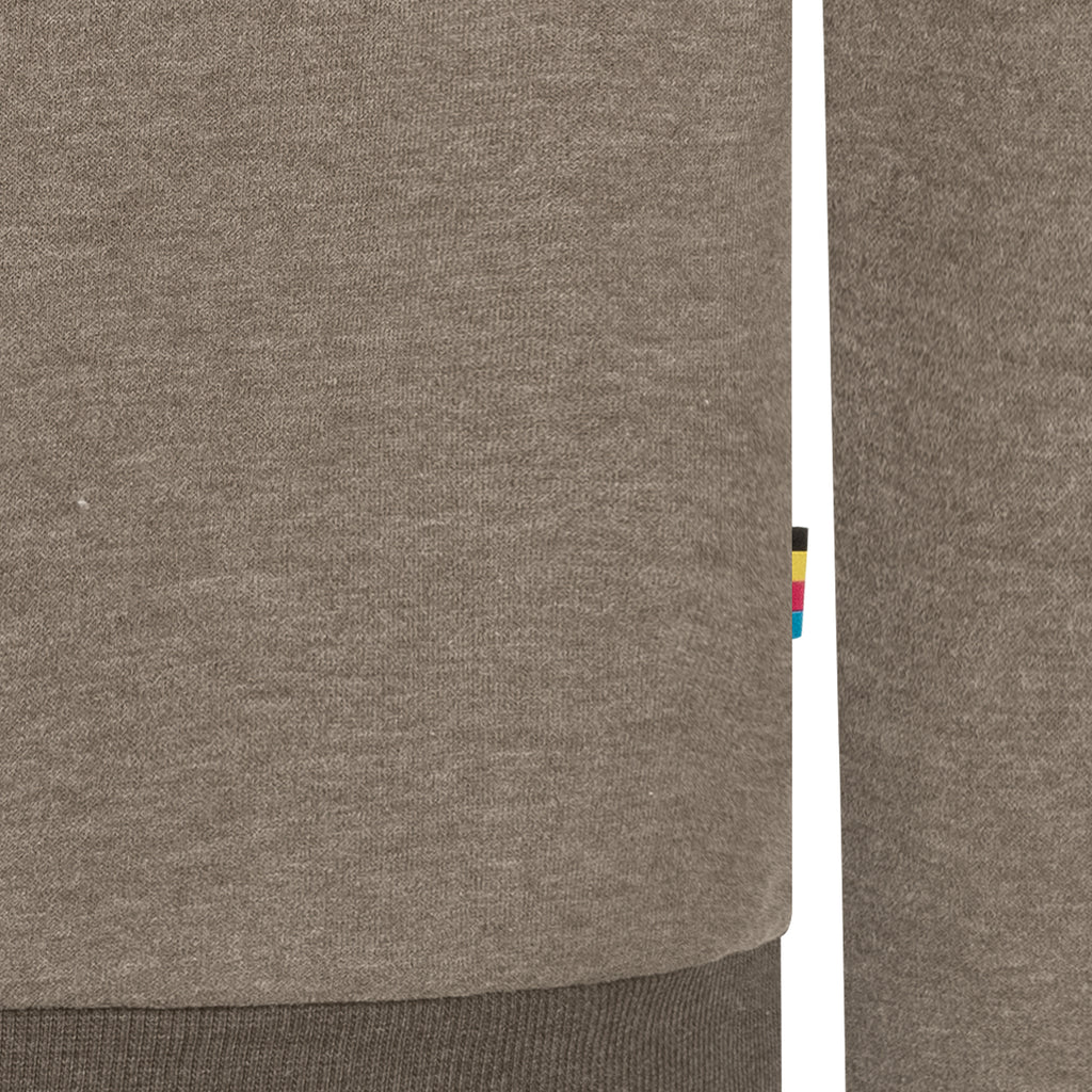 DEPROC LINUS II MEN Kapuzensweatshirt in braun, Seitenlabel im Detail