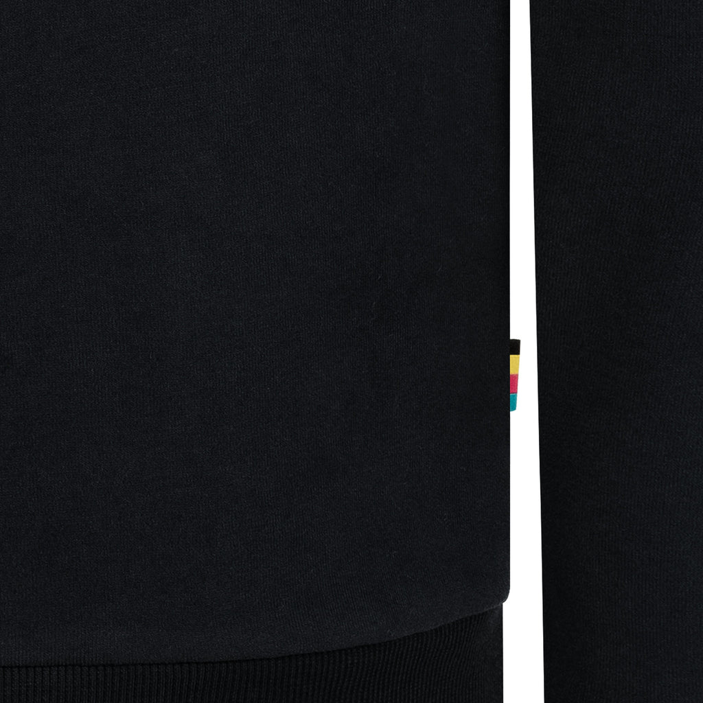 LINUS II MEN Kapuzensweatshirt in schwarz, Seitenlabel im Detail